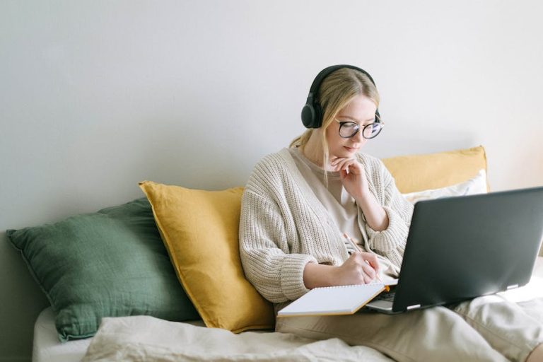 Creating the Perfect Home Office for Two: A Comprehensive Guide