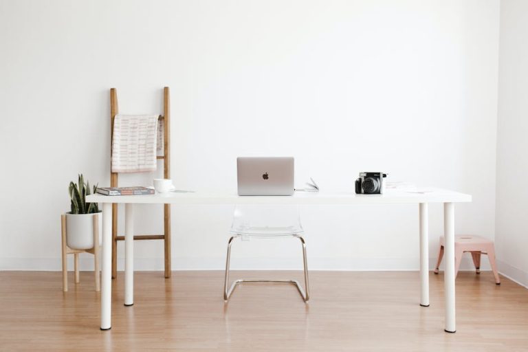 Mastering Minimalism: Your Comprehensive Guide to the Ideal Minimal Home Office Setup